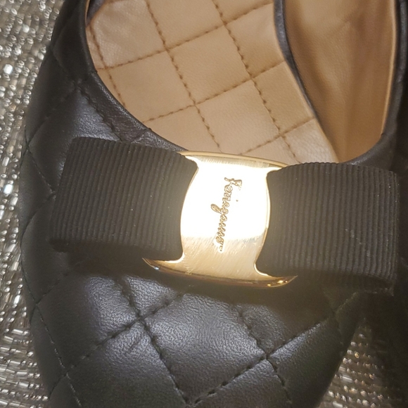 SOLD!!! FERRAGAMO "Vara" Quilted Pumps - Size 10 - Picture 6 of 9